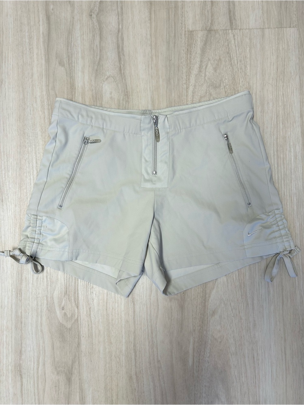 Nike Dri-FIT Womens Beige Golf Athletic Shorts Zip Pockets Size Small Rusching